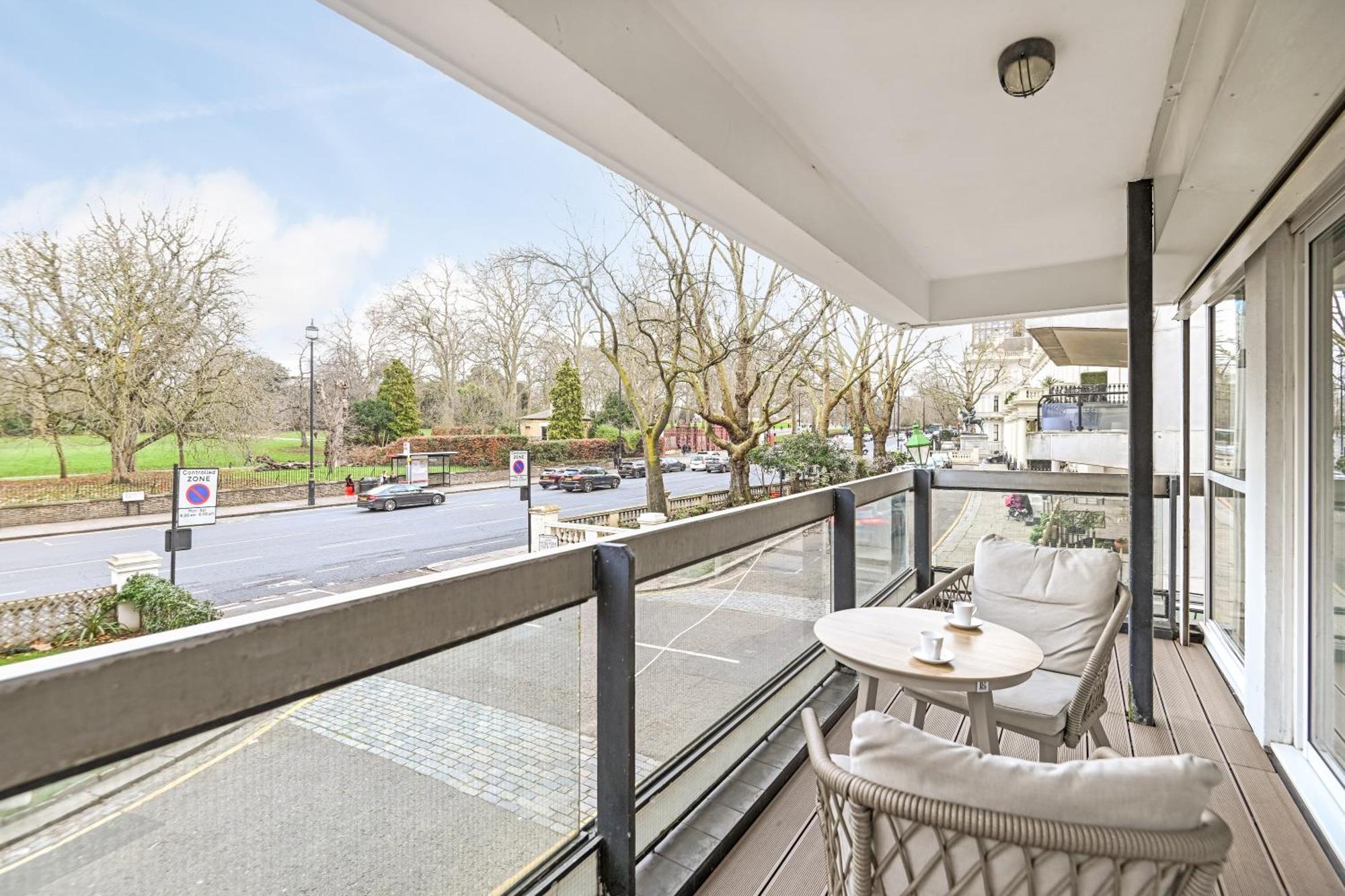 Buckingham & Lloyds Aparthotel London Exterior photo